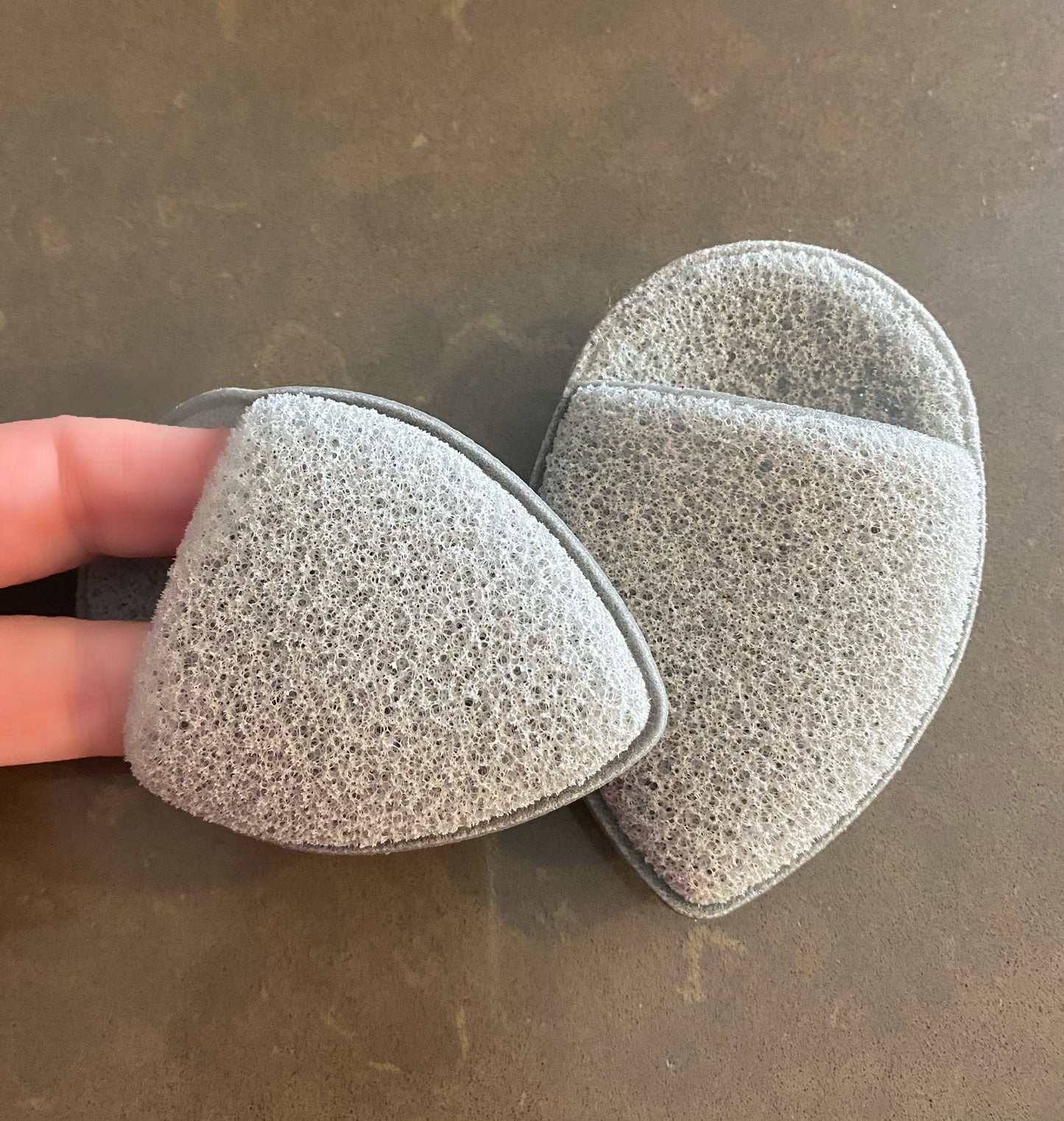 Facial Cleansing Sponge 2pk, Grey.